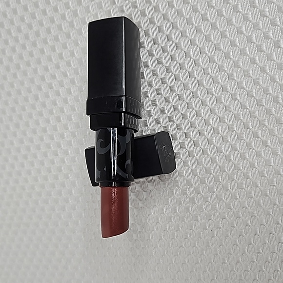 Younique Opulance lipstick in Stuck -up - Picture 3 of 7